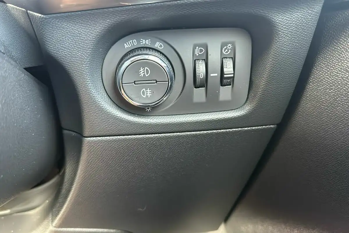 2022-vauxhall-mokka-e-elite-premium-big-17