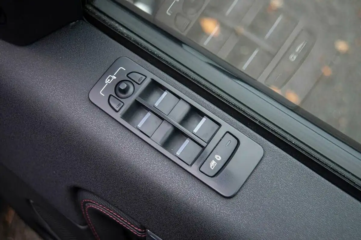 2020-land-rover-discovery-sport-15-p300e-r-dynamic-se-309ps-1498cc-big-24