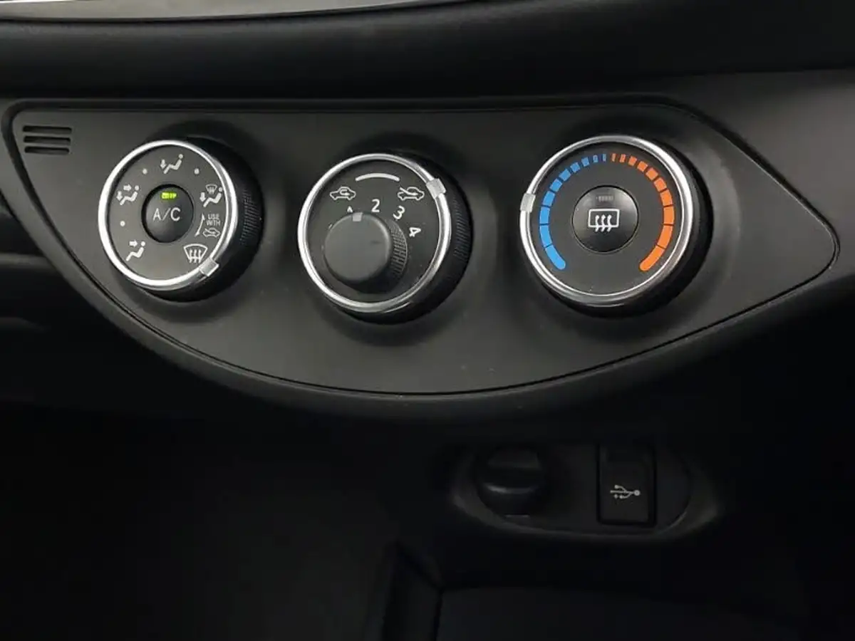 2019-toyota-yaris-15-vvt-i-y20-111bhp-1496cc-big-12