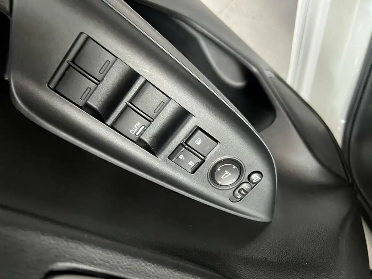 2019-honda-jazz-15-i-vtec-sport-navi-cvt-big-34
