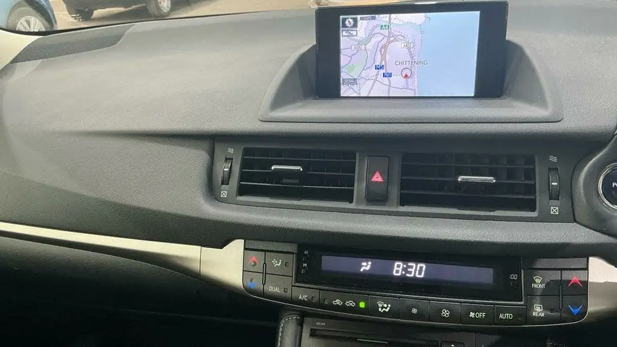 2019-lexus-ct-200h-18-ct-big-13