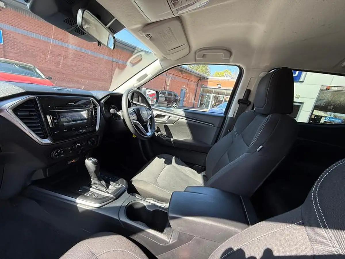2022-isuzu-d-max-19td-dl20-double-pickup-auto-big-3