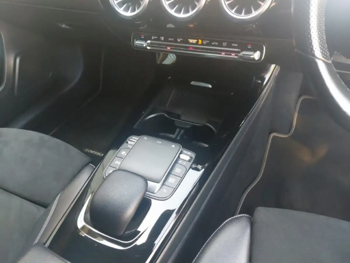 2021-mercedes-benz-a-class-20d-a200d-exclusive-edition-big-17