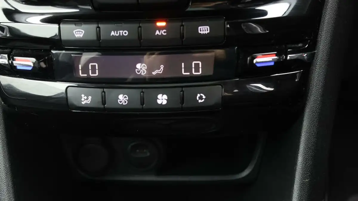 2019-peugeot-2008-suv-12-puretech-allure-premium-82bhp-big-11