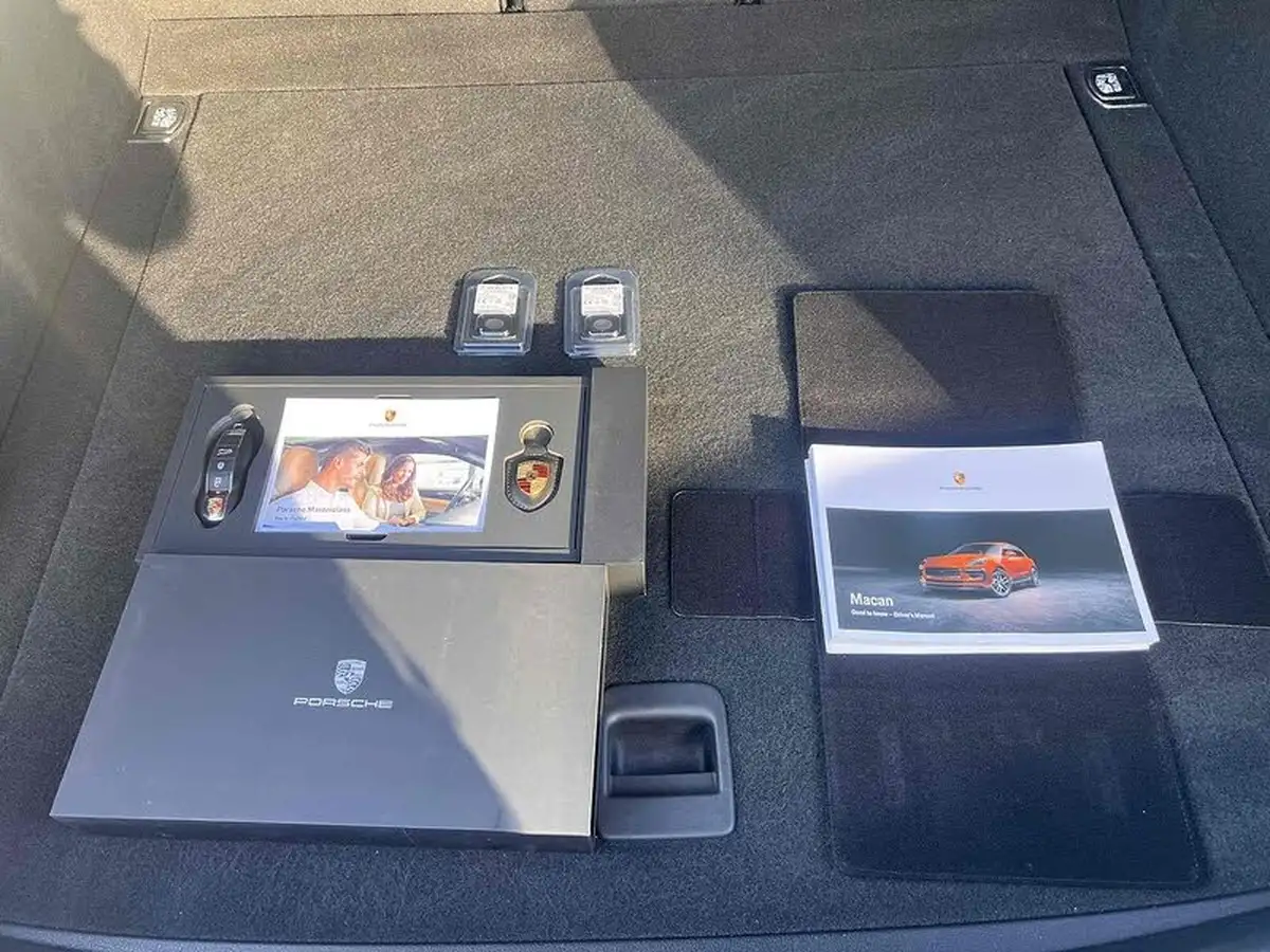 2022-porsche-macan-20-big-3
