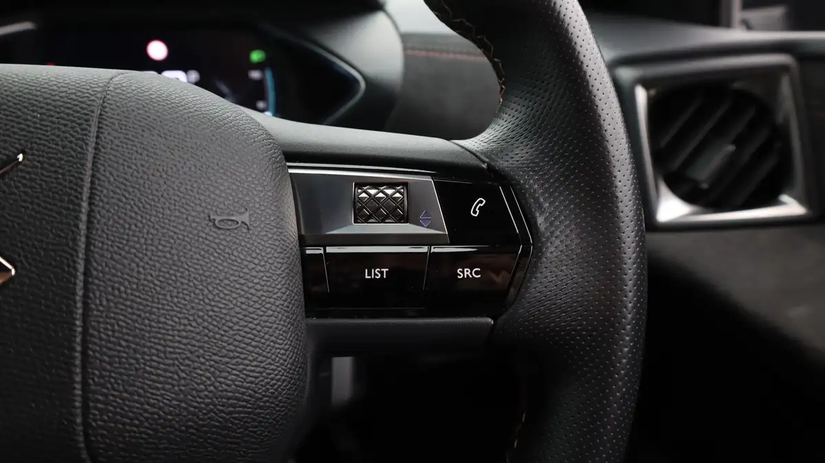 2021-ds-ds-3-crossback-e-tense-performance-line-big-26