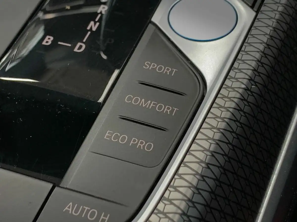 2022-bmw-i4-e-edrive40-m-sport-big-19