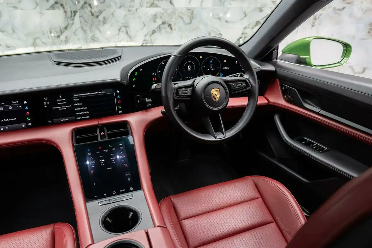 2021-porsche-taycan-e-4s-530ps-big-13