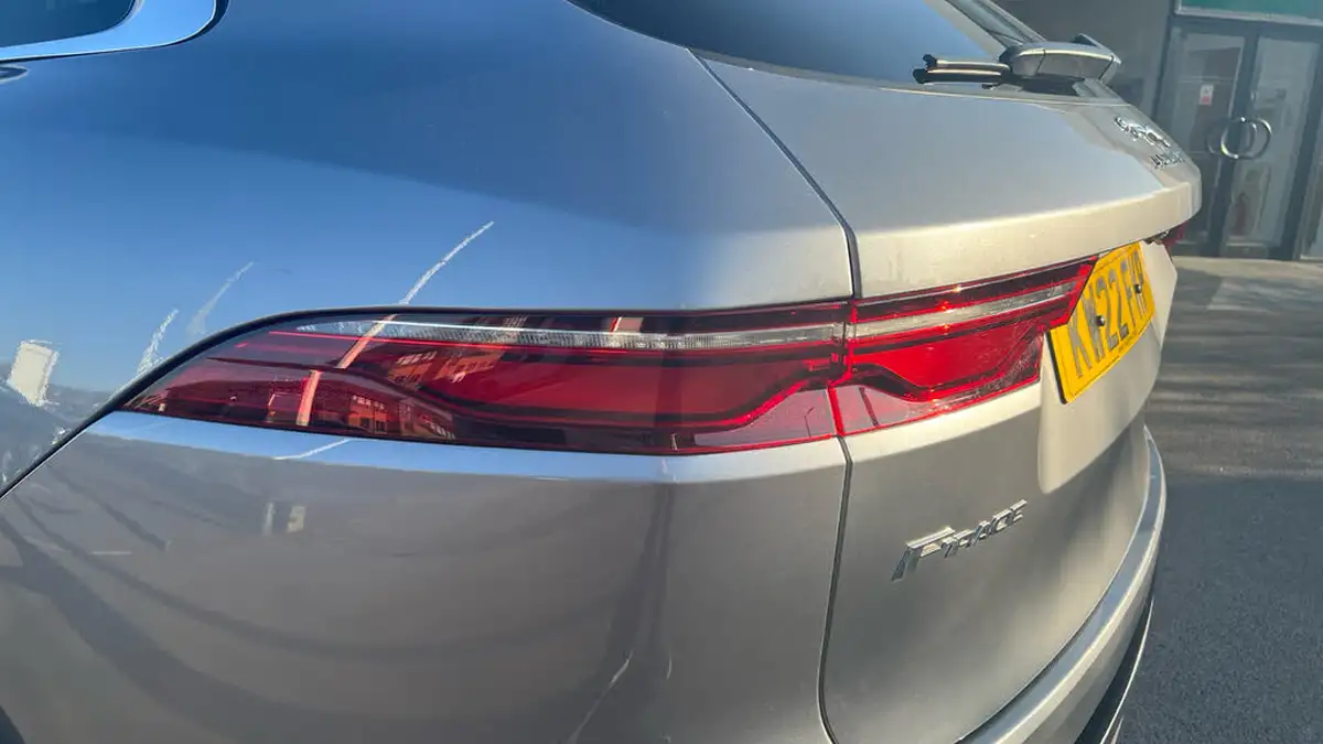 2022-jaguar-f-pace-20-p250-r-dynamic-hse-big-25