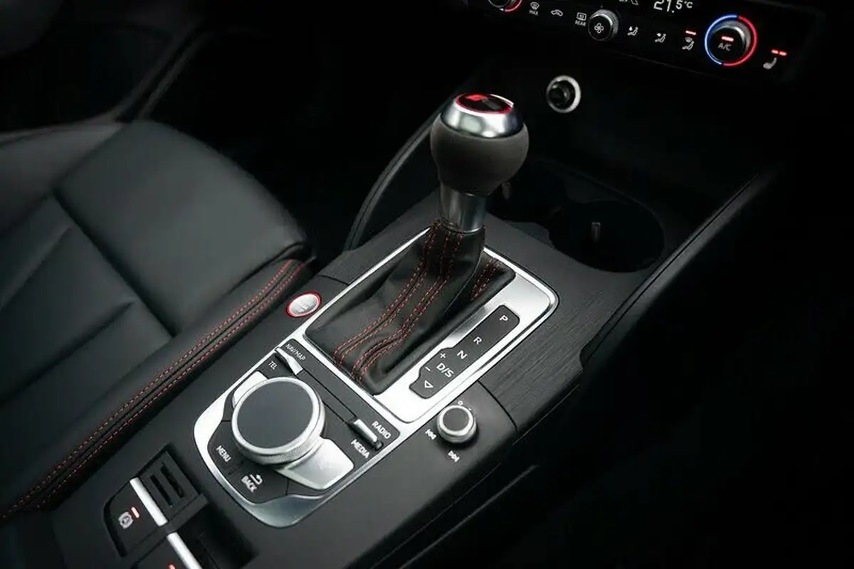 2019-audi-rs3-25-tfsi-sportback-5d-big-32