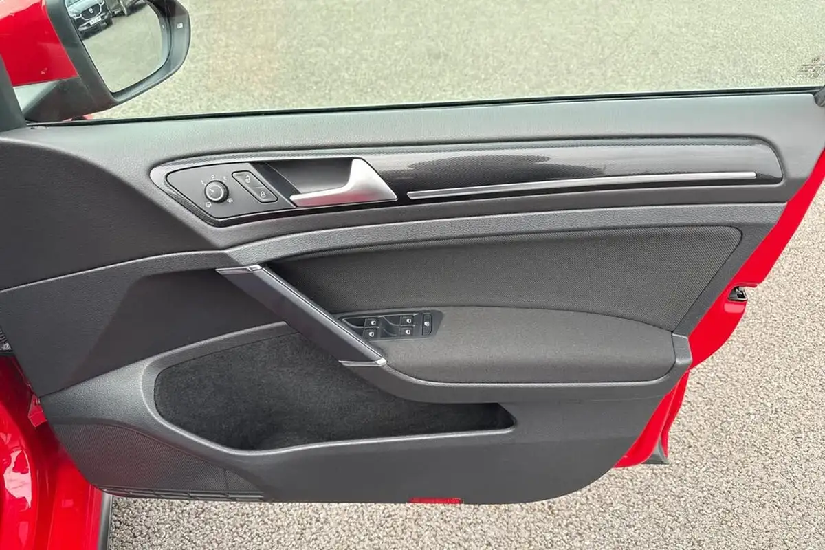 2014-volkswagen-golf-20tdi-gtd-5d-dsg-big-19