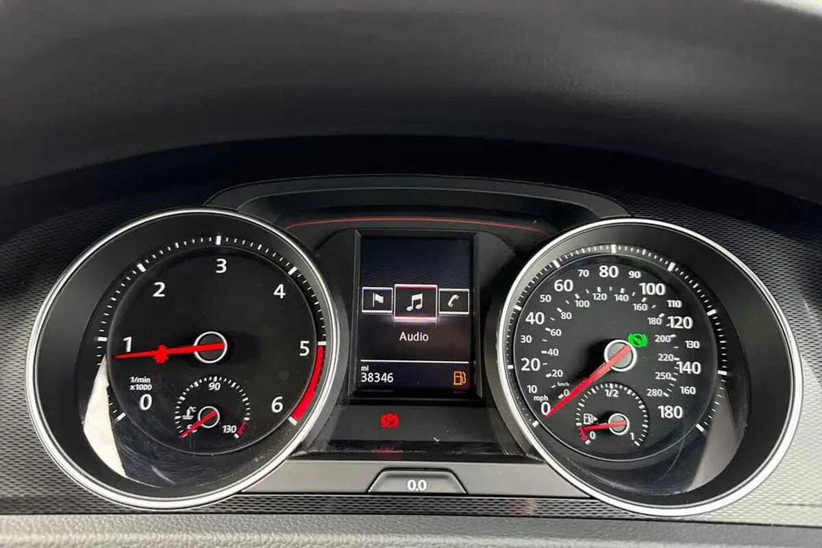 2014-volkswagen-golf-20tdi-gtd-5d-dsg-big-43