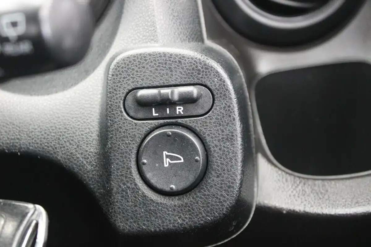 2013-honda-jazz-12-i-vtec-s-big-30