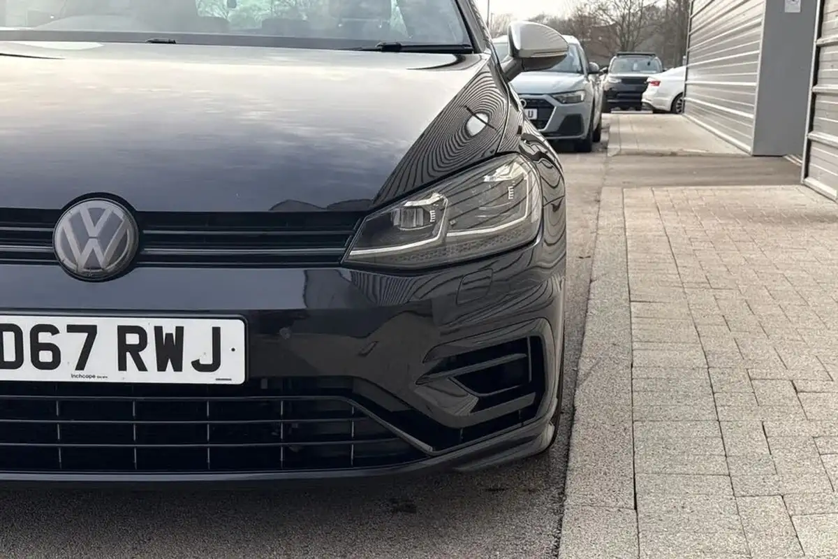 2018-volkswagen-golf-20-tsi-r-hatchback-3d-dsg-big-25