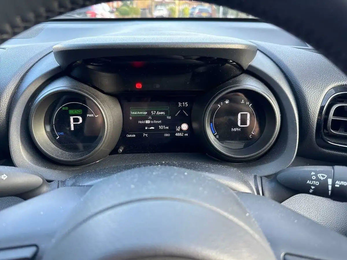 2022-toyota-yaris-15-vvt-i-design-big-13