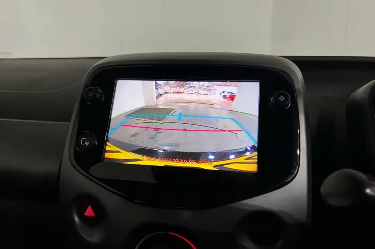2021-toyota-aygo-10-vvt-i-x-play-tss-big-26