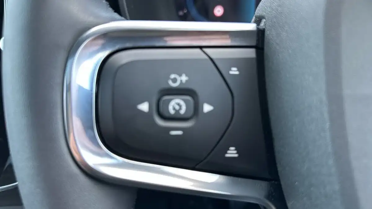 2022-volvo-c40-e-twin-recharge-pro-big-17