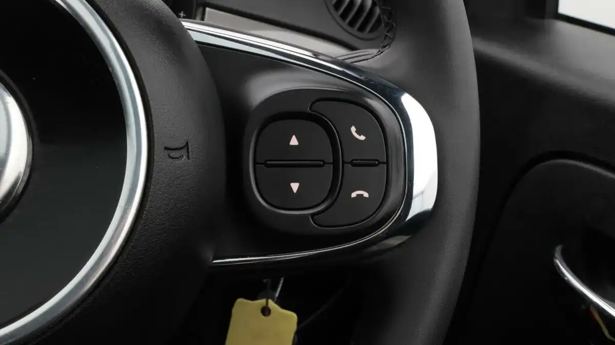 2022-fiat-500-10-dolcevita-big-26