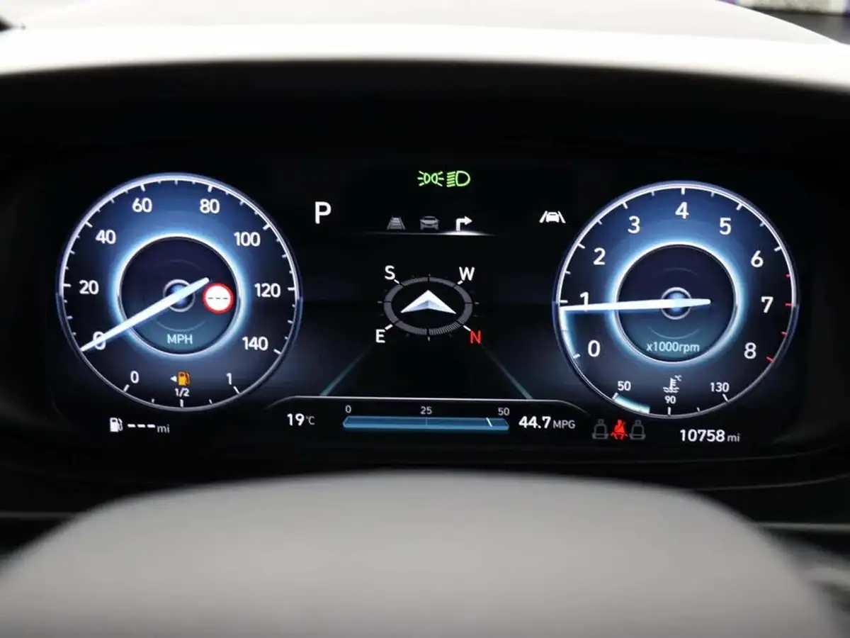 2024-hyundai-i20-10-t-gdi-n-line-dct-big-6