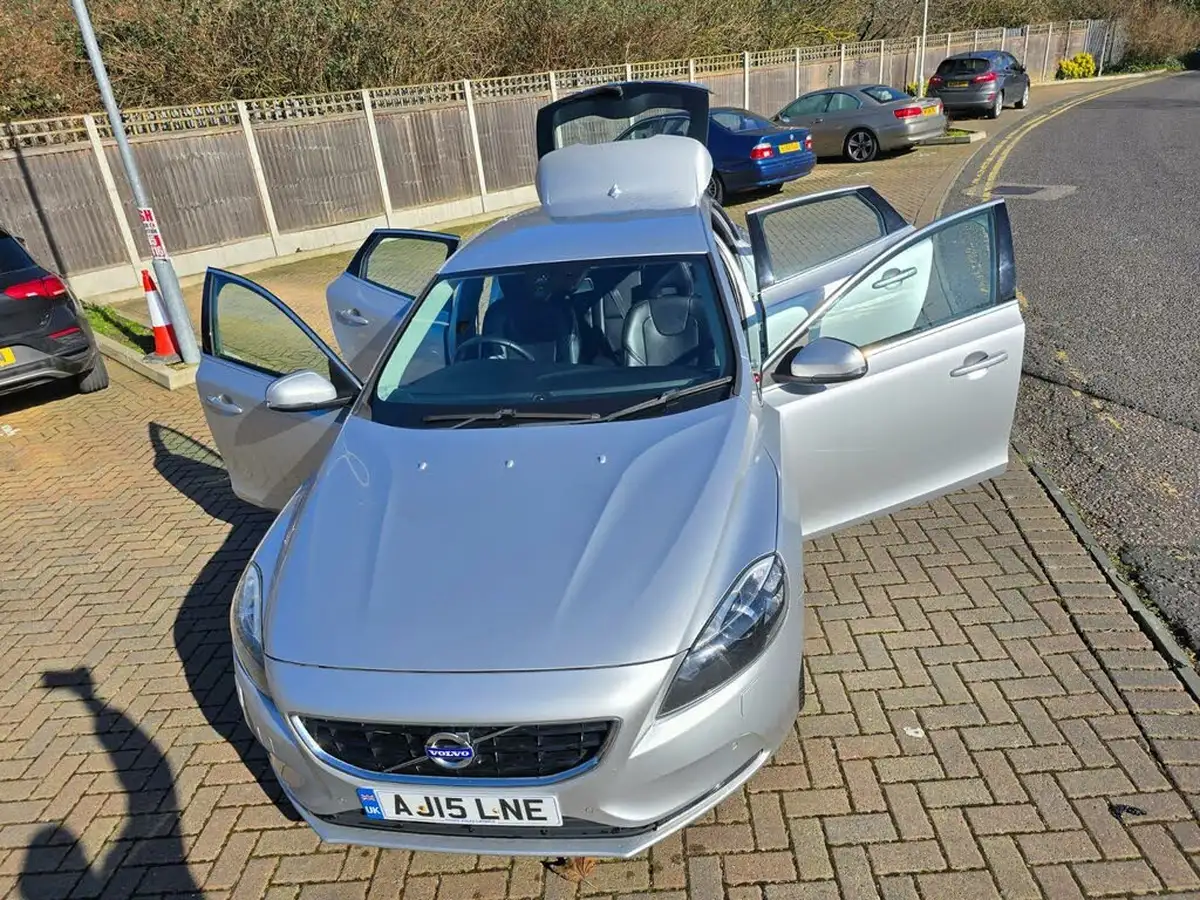 2015-volvo-v40-20td-d4-se-lux-geartronic-big-5