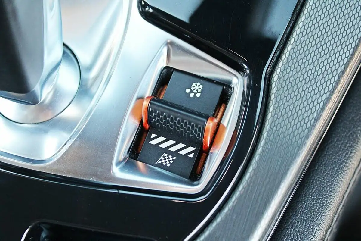2015-jaguar-f-type-30-s-coupe-quickshift-big-18