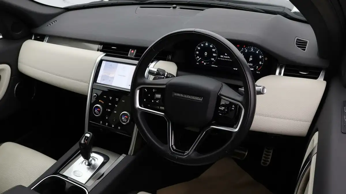 2022-land-rover-discovery-sport-15-p300e-r-dynamic-se-big-8