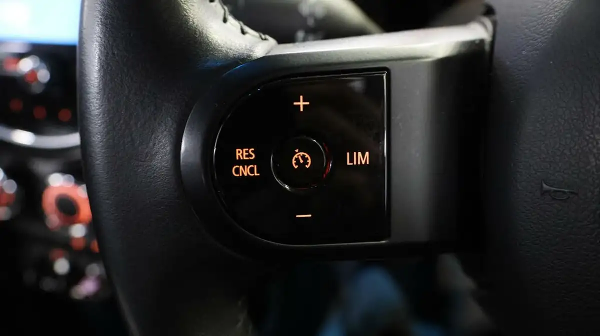 2021-mini-cooper-15-cooper-classic-hatchback-3d-big-21