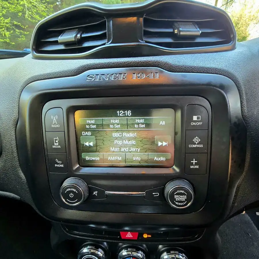 2015-jeep-renegade-16td-sport-big-27