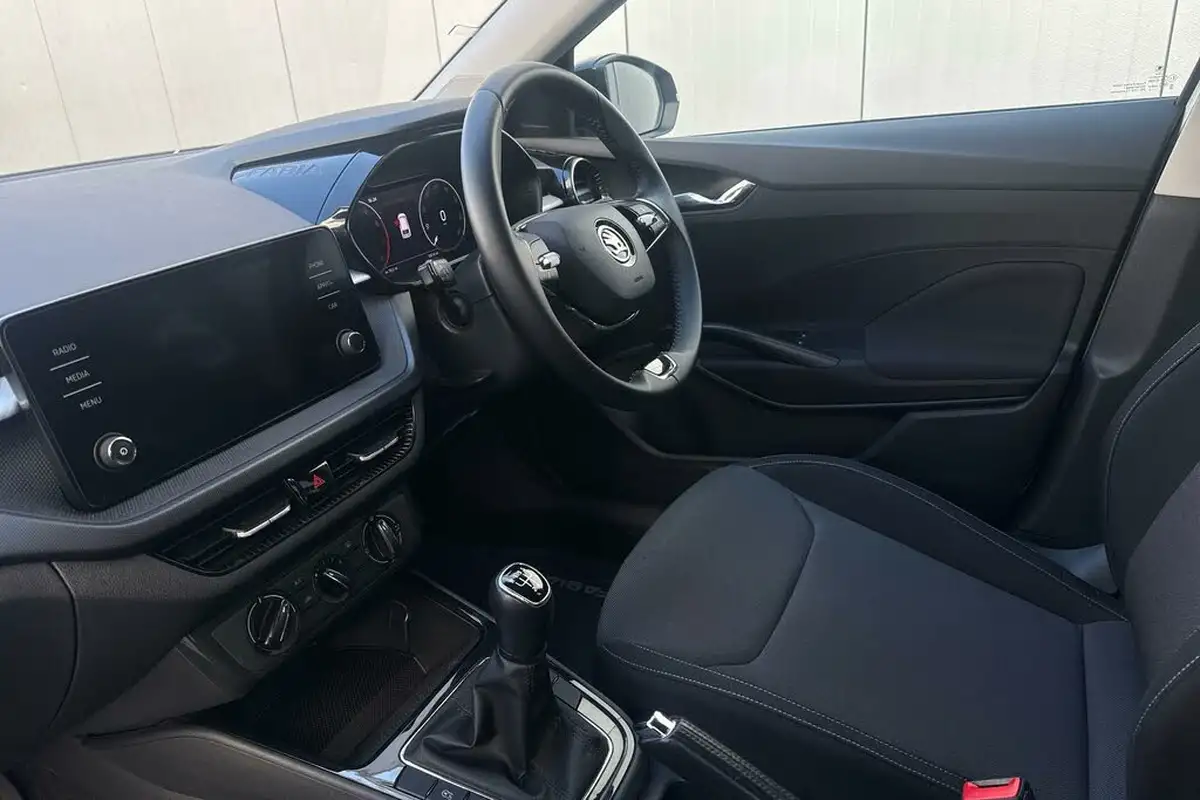 2022-skoda-fabia-10-mpi-colour-edition-big-1