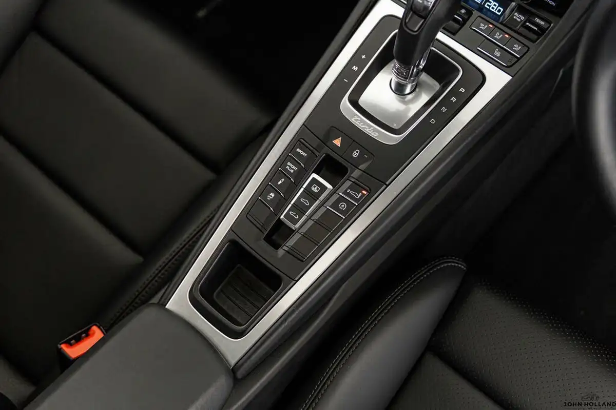 2015-porsche-911-38-turbo-coupe-big-27