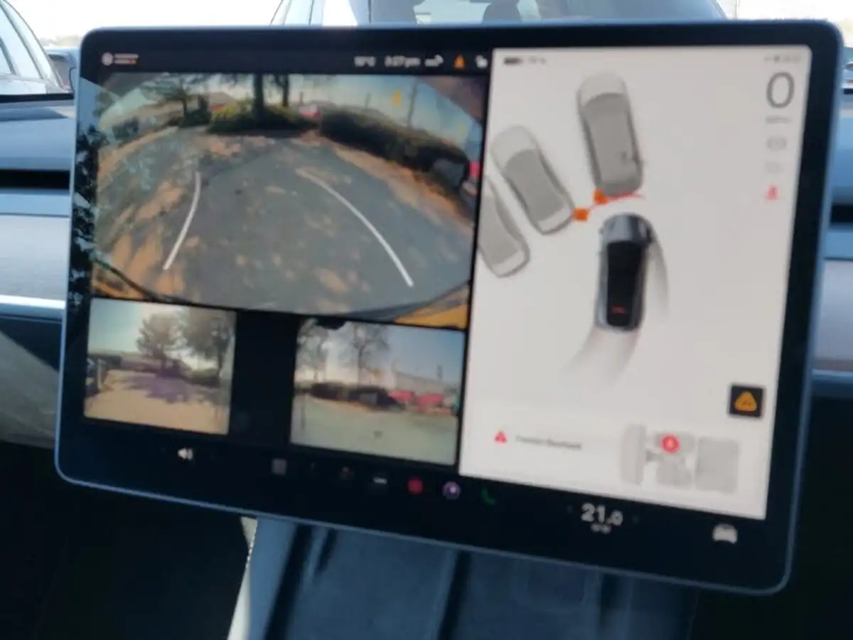 2022-tesla-model-y-e-long-range-big-9