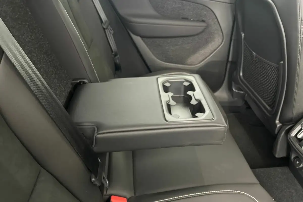 2022-volvo-xc40-15-t3-r-design-big-31
