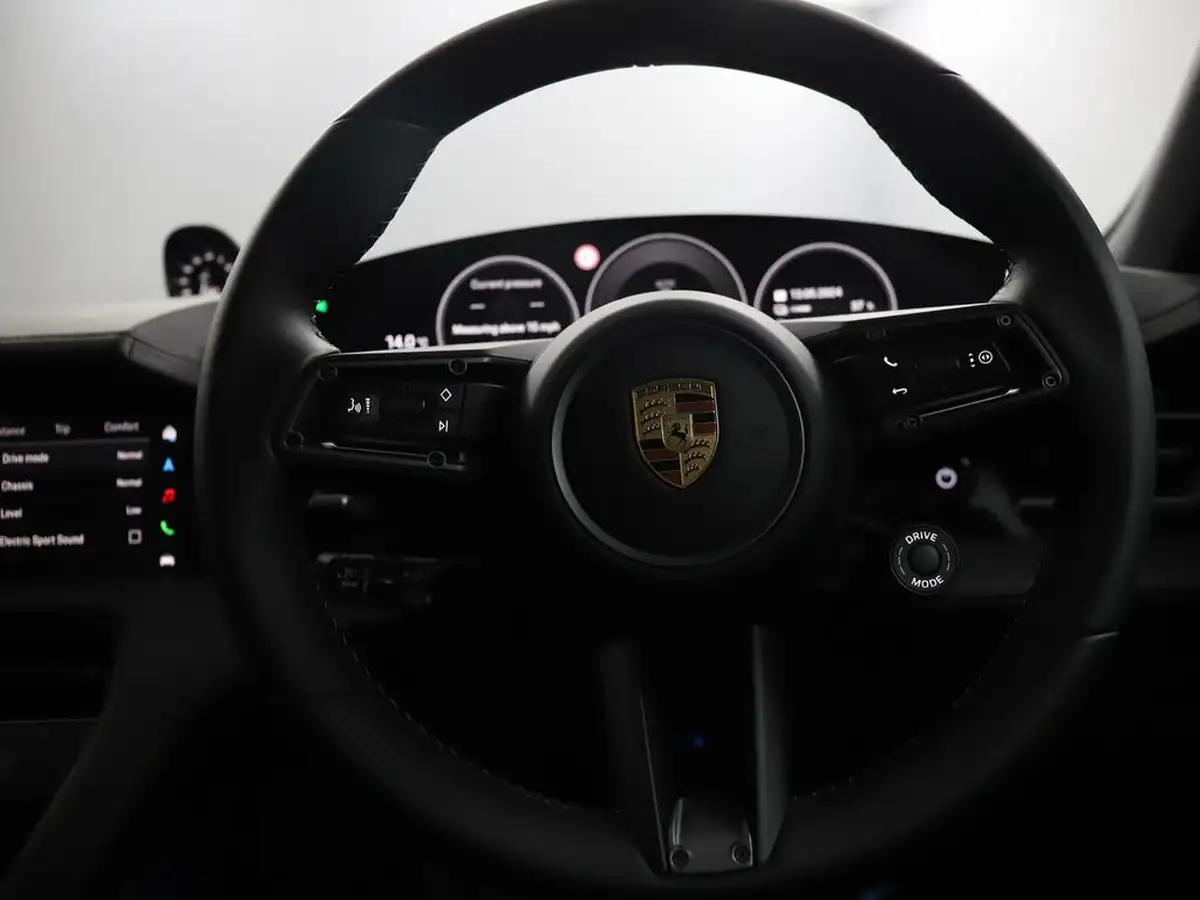 2024-porsche-taycan-e-4s-544ps-big-12