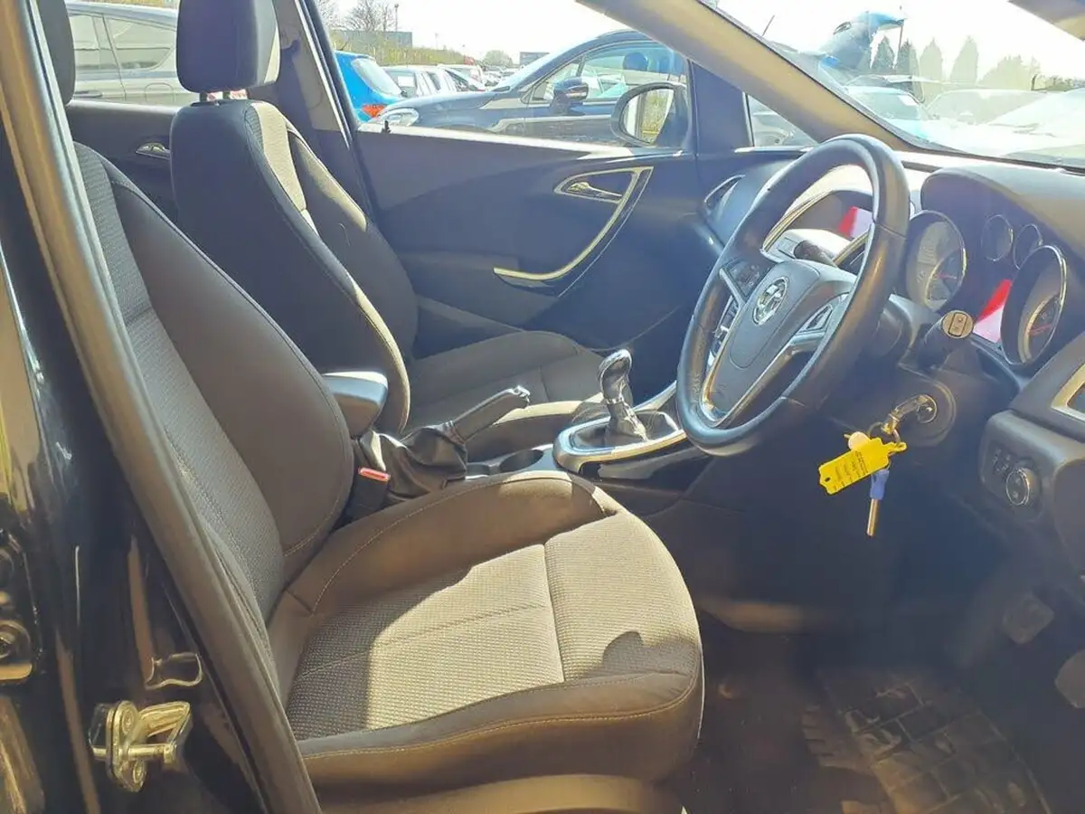 2013-vauxhall-astra-14-sri-100ps-1398cc-big-2