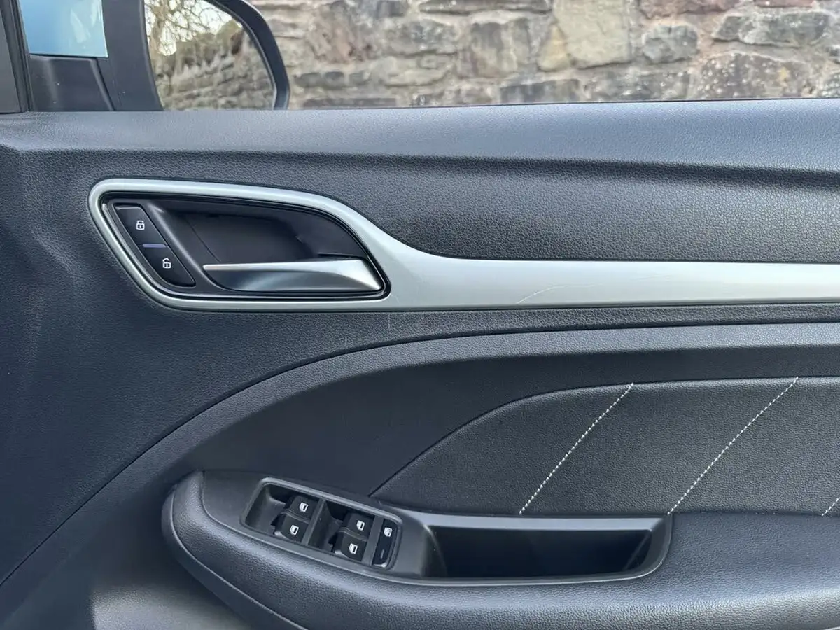 2021-mg-zs-suv-e-exclusive-ev-big-28