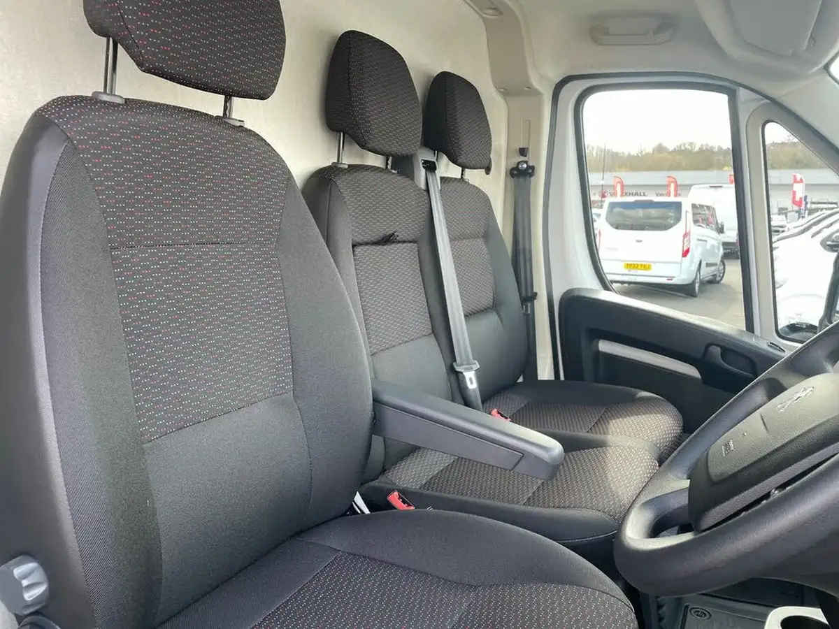 2023-peugeot-boxer-22-bluehdi-professional-premium-435-l4h2-big-17