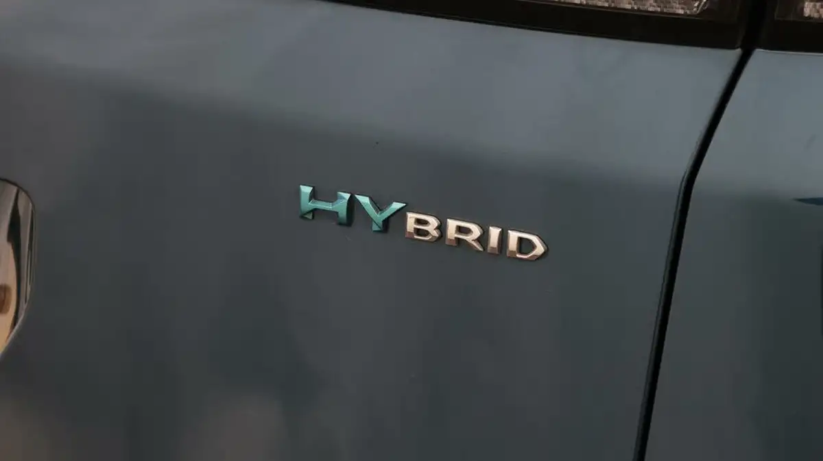 2022-peugeot-3008-suv-16-puretech-allure-225bhp-hybrid-e-eat8-big-22