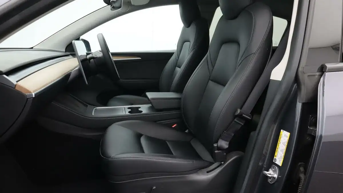 2022-tesla-model-y-e-long-range-big-14