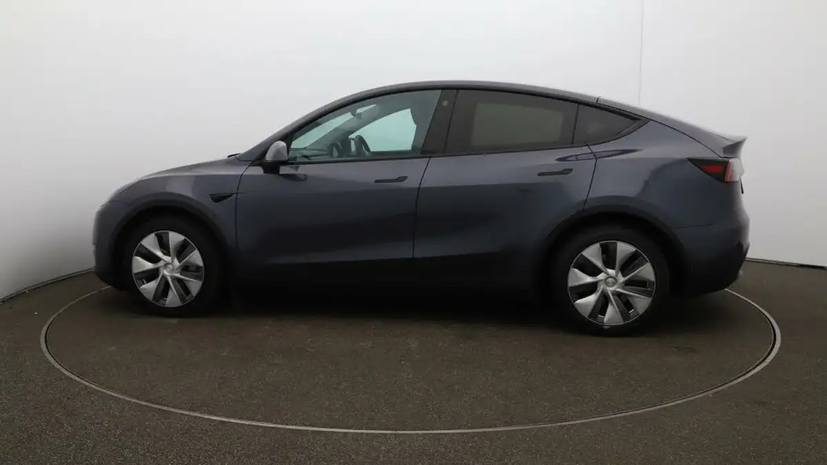 2022-tesla-model-y-e-long-range-big-56