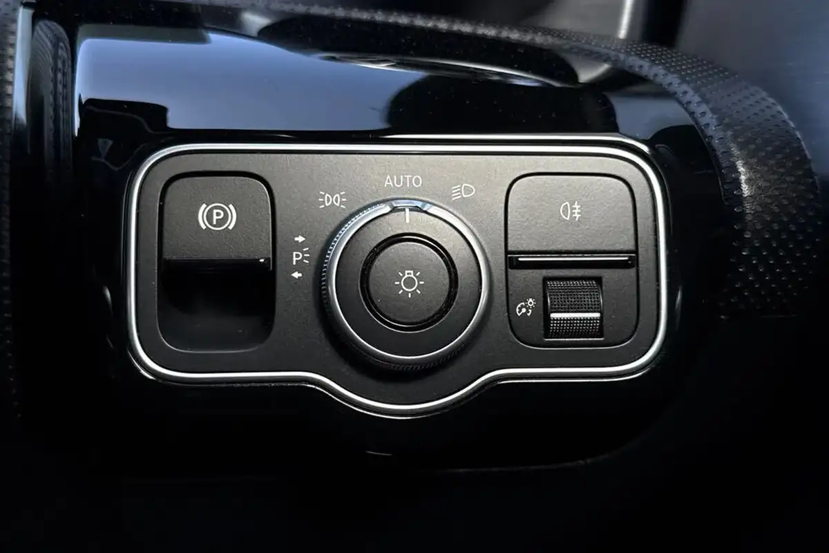 2022-mercedes-benz-a-class-13-a180-amg-line-executive-edition-hatchback-5d-7g-dct-big-27