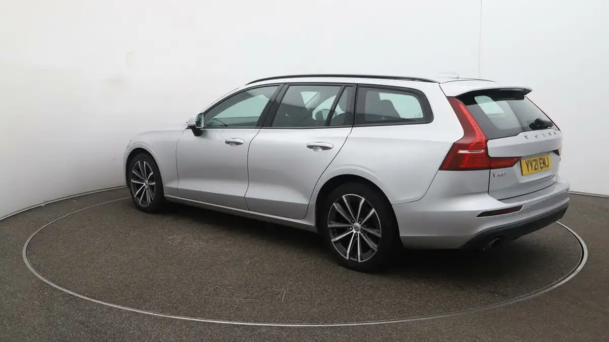 2021-volvo-v60-20td-b4-momentum-big-5