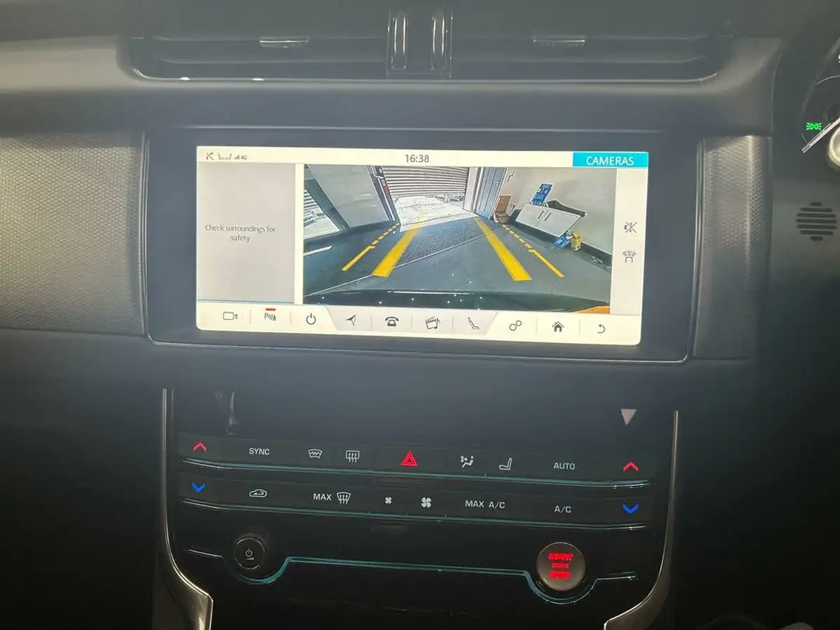 2018-jaguar-xf-20td-portfolio-180ps-awd-saloon-4d-1999cc-auto-big-11