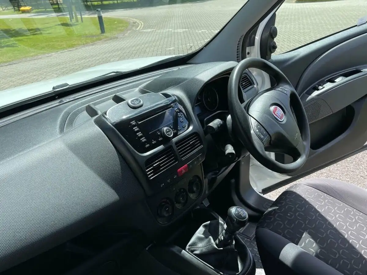 2021-fiat-doblo-cargo-16td-l2h1-maxi-tecnico-105bhpeu6dt-panel-van-big-25