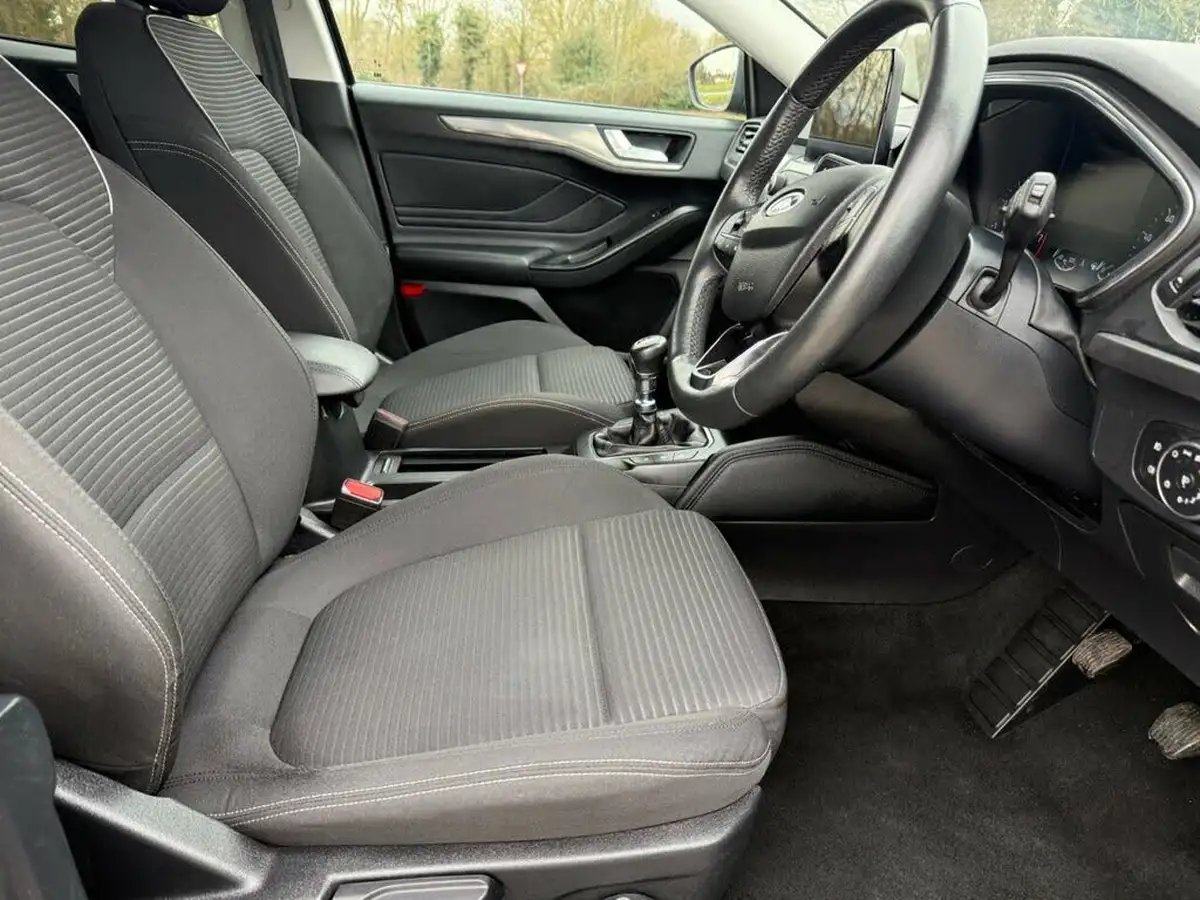 2019-ford-focus-10t-titanium-hatchback-big-8