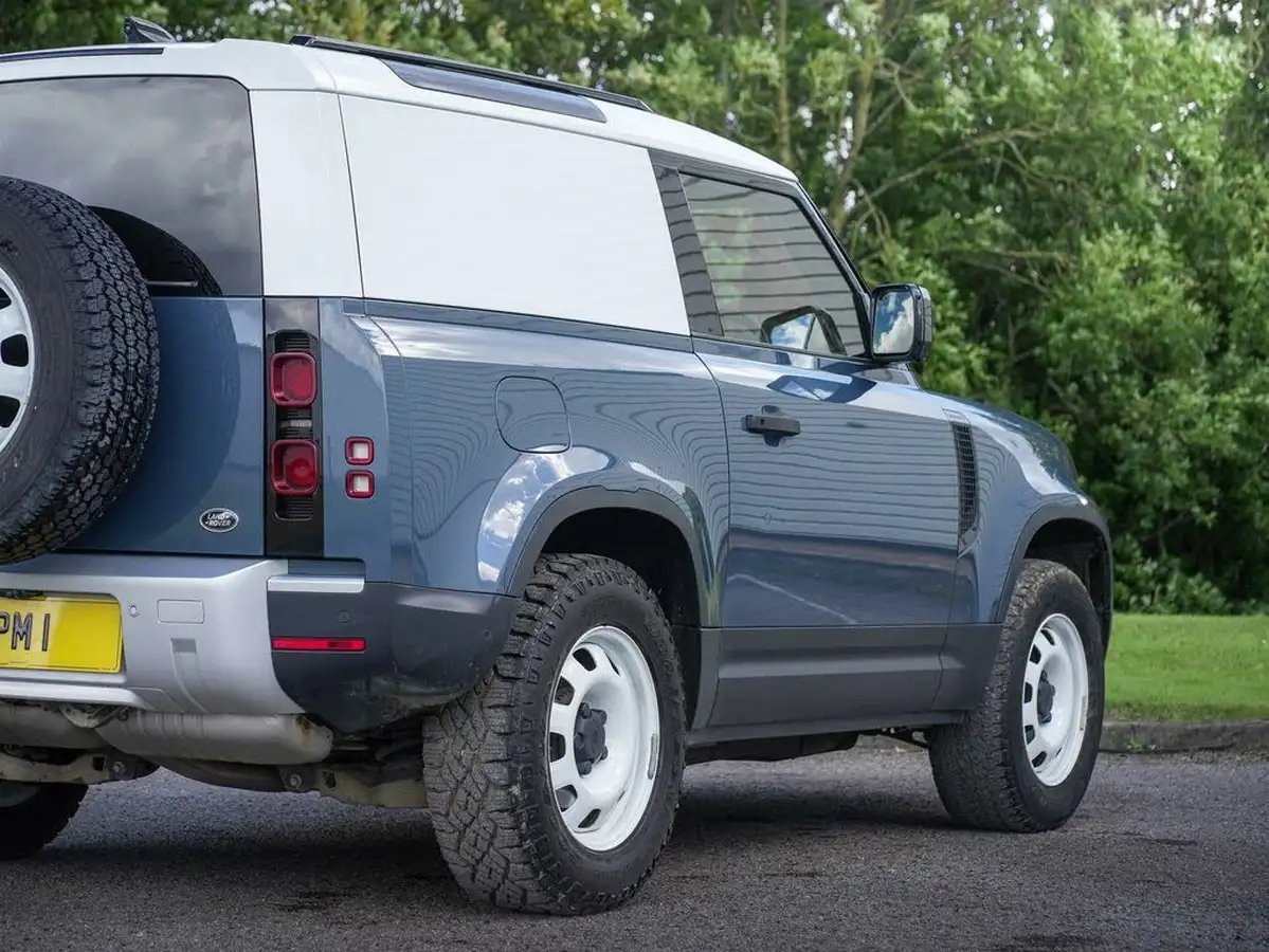 2021-land-rover-90-defender-30-d200-hard-top-standard-90-big-41