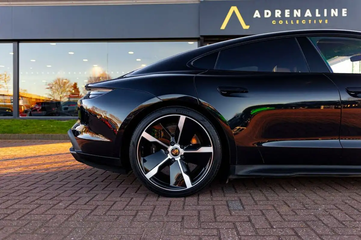 2021-porsche-taycan-e-turbo-s-big-26
