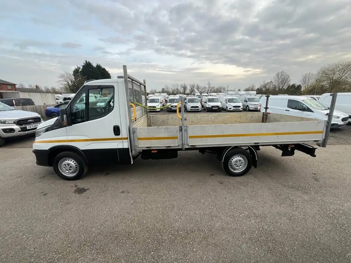 2022-iveco-daily-s-class-23td-35s14-3000-chassis-cab-big-3
