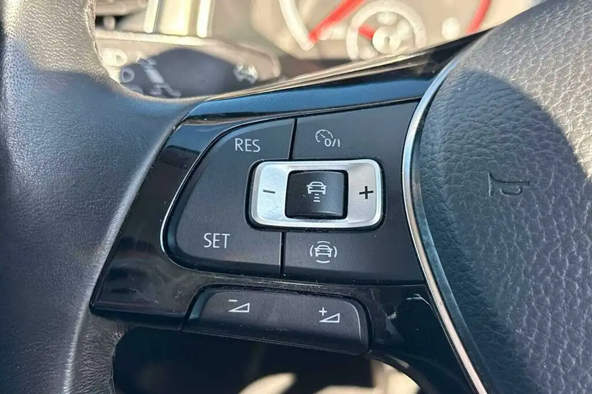 2020-volkswagen-t-roc-10-tsi-se-115ps-big-13