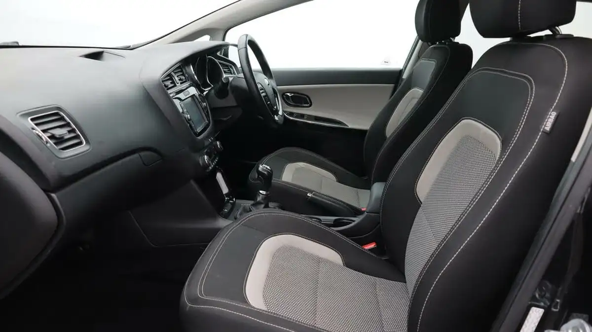 2017-kia-ceed-16crdi-3-sportswagon-big-14