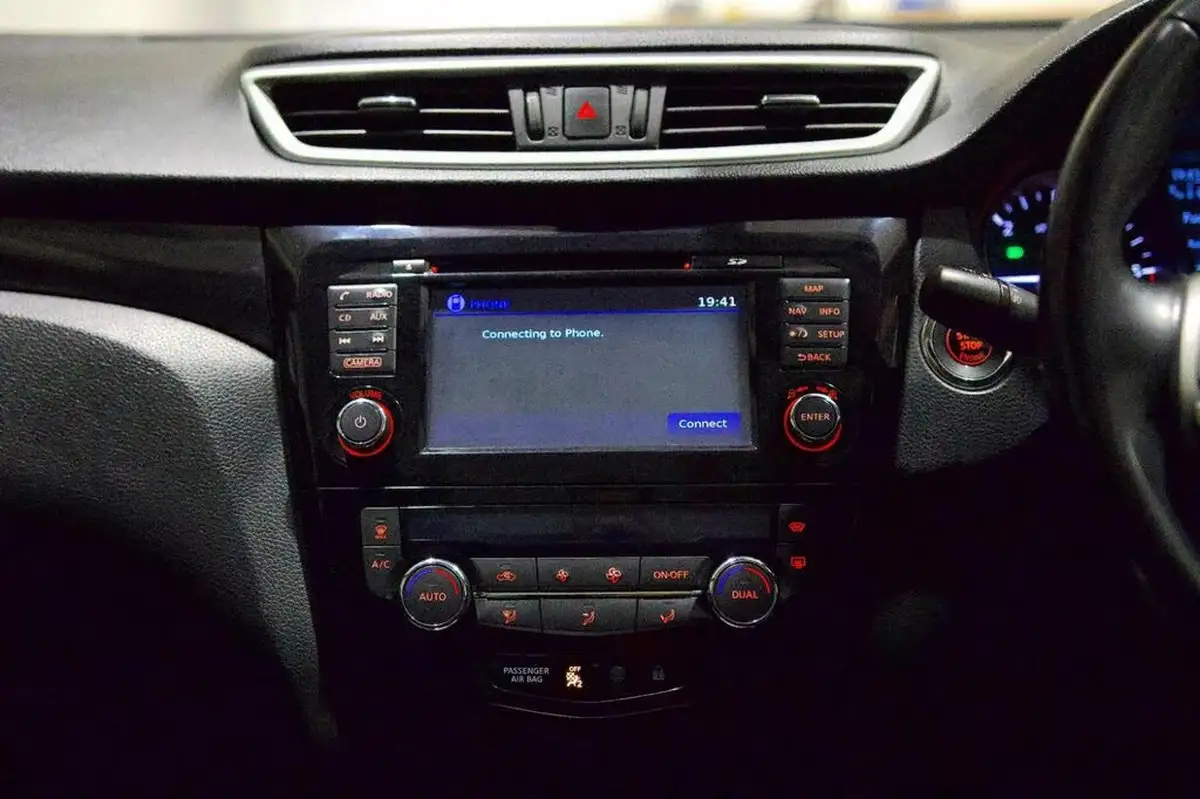 2015-nissan-qashqai-16dci-tekna-big-23